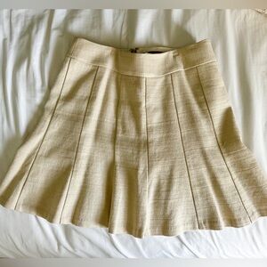 Banana Republic Women’s pleated skirt, size 6